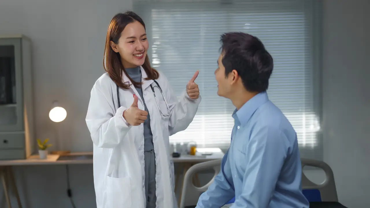 A doctor giving positive feedback and encouragement to a patient during a medical consultation.
