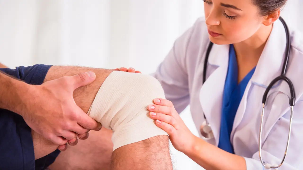 A personal injury doctor examining a patient’s knee injury after an accident.